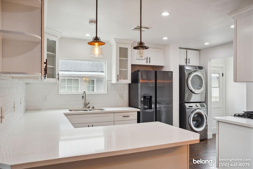 Building Photo - 1133 W 78th St