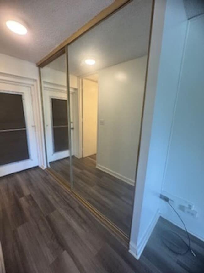 Building Photo - Studio 1 bath Condo