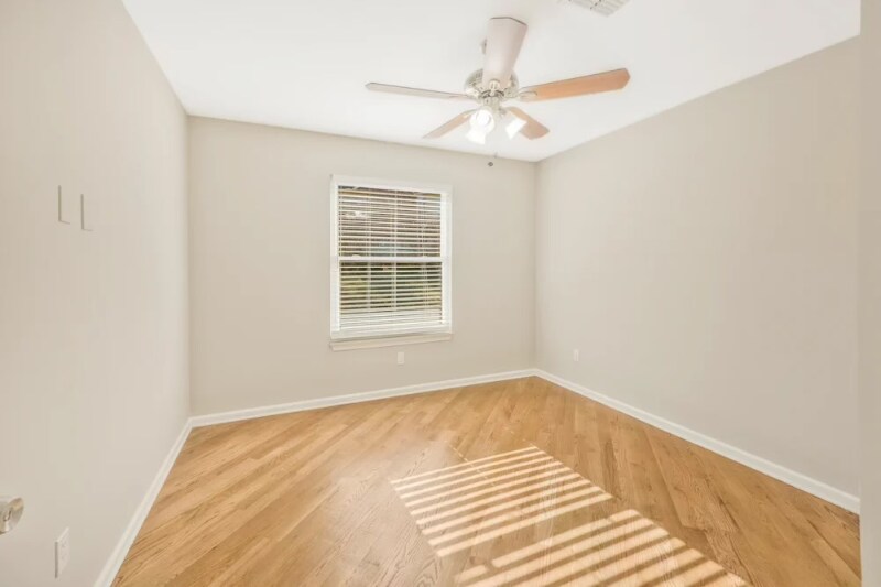 Building Photo - 1127 White Mountain Ln