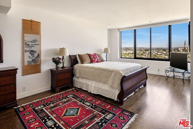 Building Photo - 10724 Wilshire Blvd