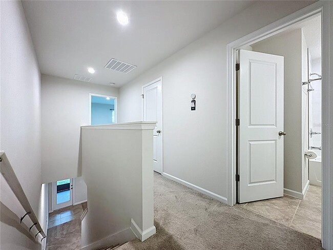 Building Photo - 409 Sedgewick Dr