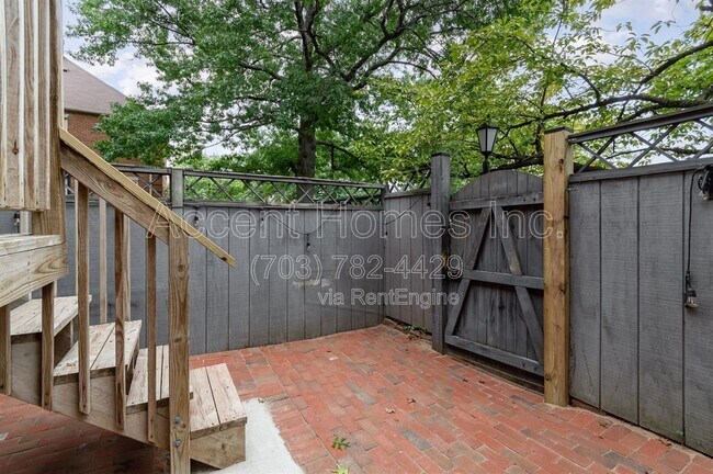 Building Photo - 449 Old Town Ct