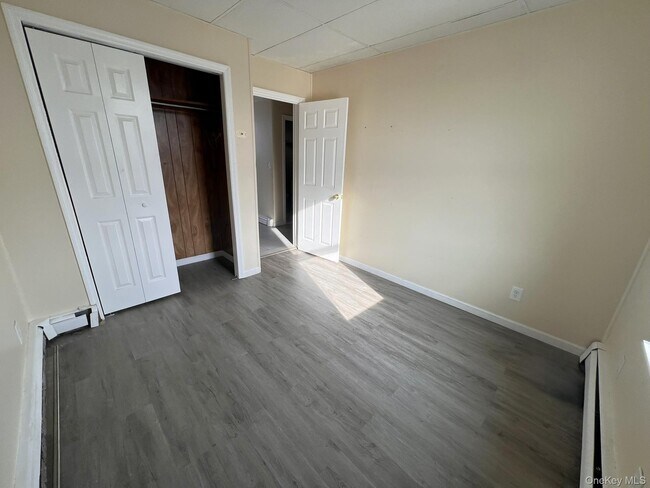 Building Photo - 824 Main St