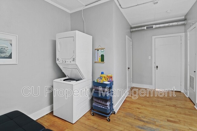 Building Photo - 415 N Neil St