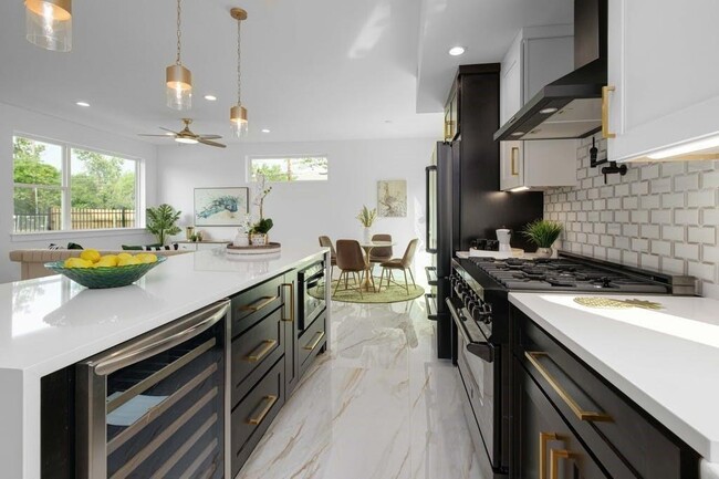 Building Photo - 4902 Lott Ave