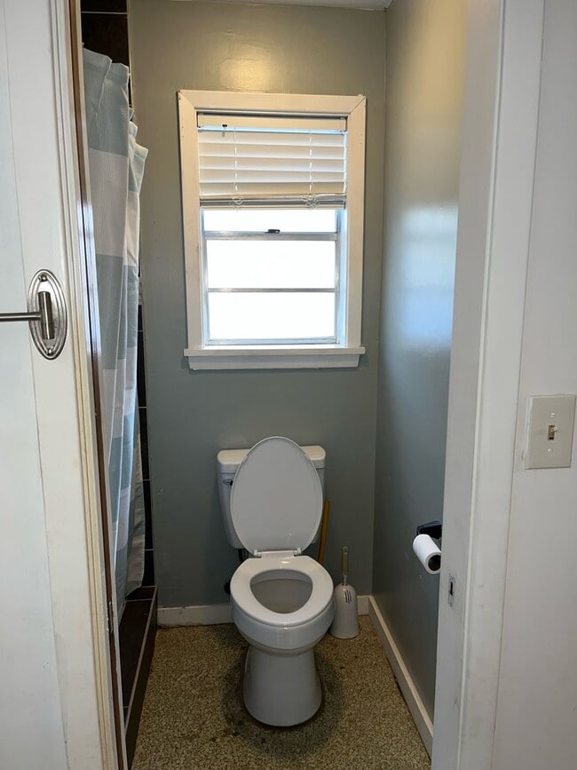 Building Photo - 1030 Manor Pl