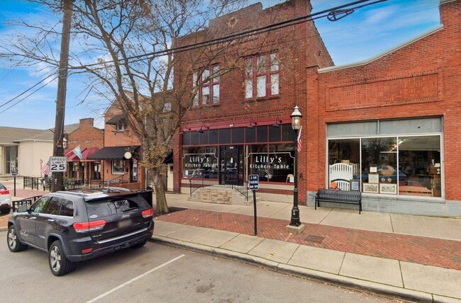 Building Photo - 3070 Lotz Dr