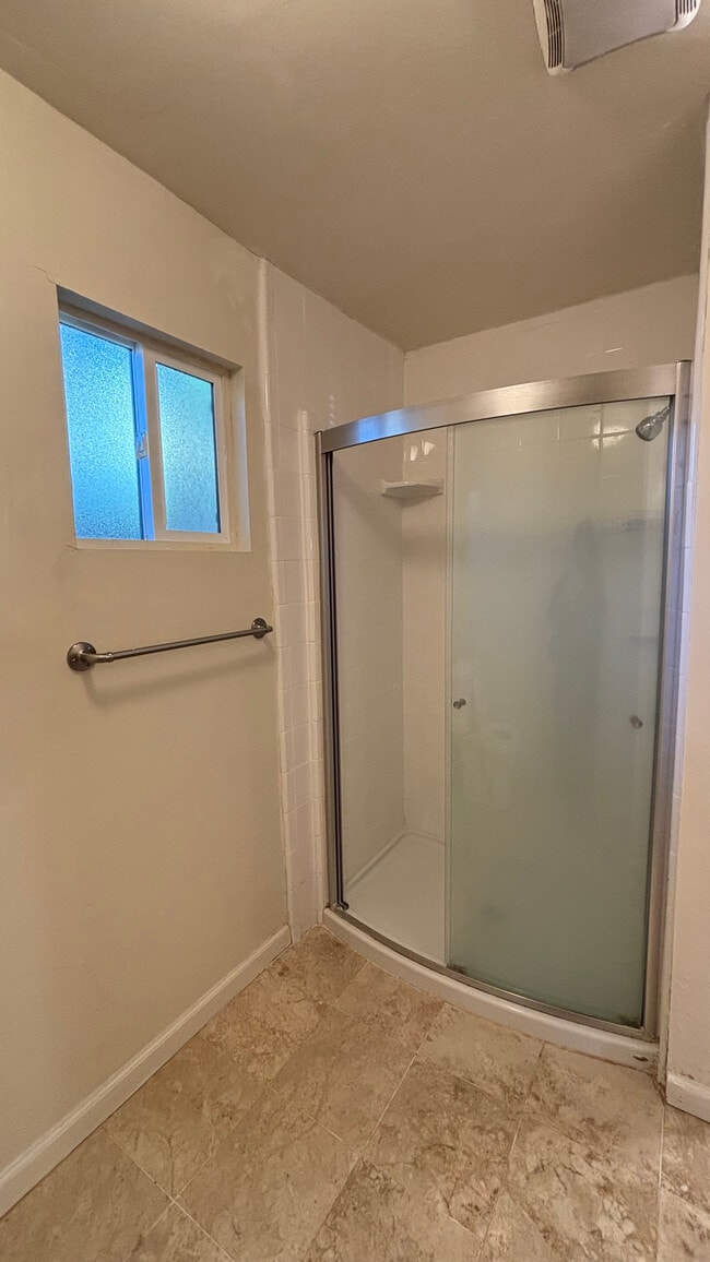 Building Photo - 562 Van Buren St