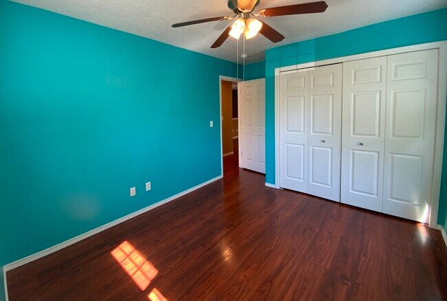 Building Photo - Gorgeous 3 Bedroom Arbor Rose Home!