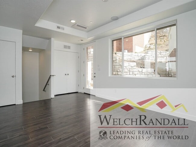 Building Photo - Live in Comfort & Style – 2BR, 2BA Townhom...