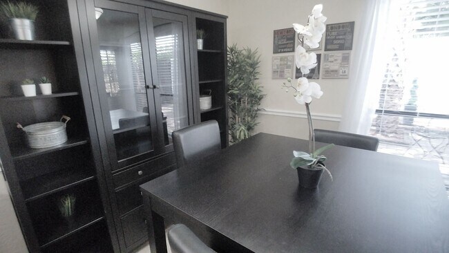 Building Photo - Beautiful  Furnished 1/1 condo x Rent  in Winter Park Next to Full Sail University !