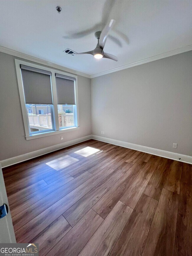 Building Photo - 1040 Creekside