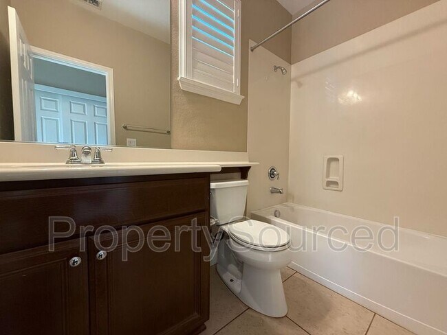Building Photo - 2223 Ravenbrook Ln