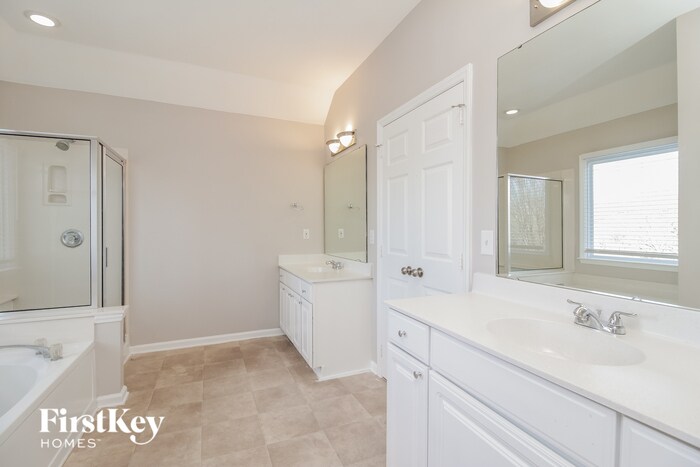 Building Photo - 6619 Hawksnest Dr