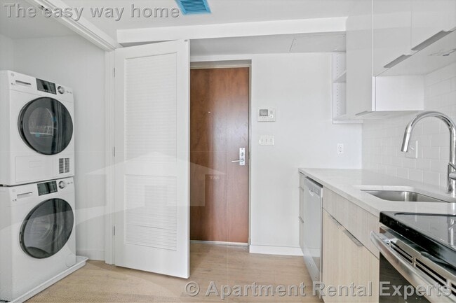 Building Photo - 10 Soden St