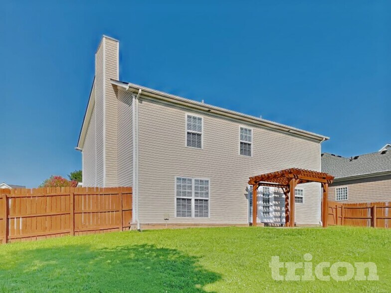 Building Photo - 2037 Red Jacket Trace