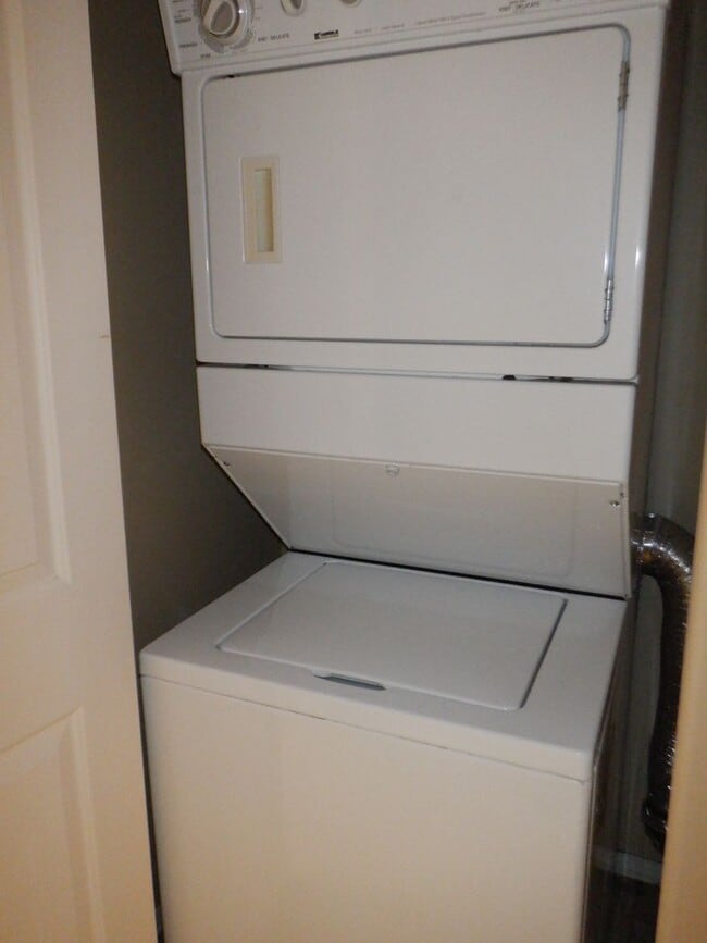 Building Photo - 2 Bed/1.5 Bath Townhome Near the Old Mill - Attached Garage