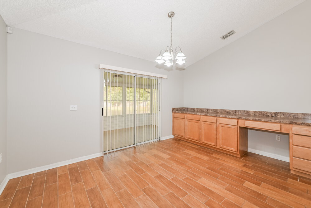 Building Photo - 8448 Oak Crossing Dr W