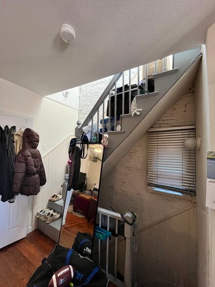 Building Photo - 37 Cooper St