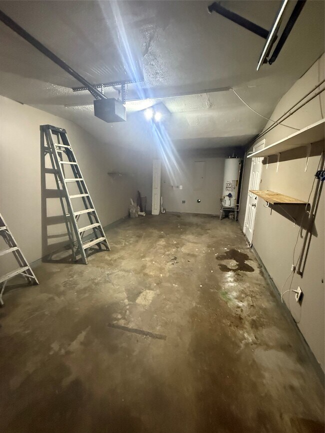 Building Photo - 12 Willow Ln