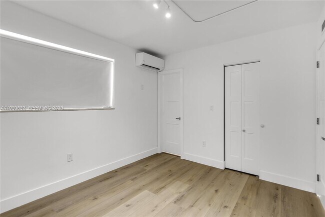 Building Photo - 5991 SW 76th St