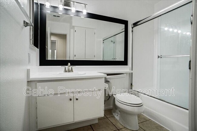 Building Photo - 23633 Del Monte Dr
