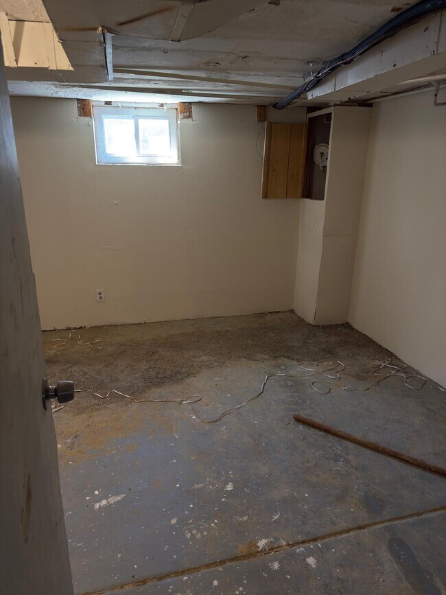 Building Photo - Cozy & Functional Living in St. Louis – 4-...
