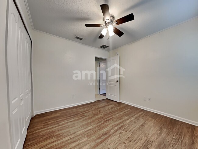 Building Photo - 603 Glendale Ln