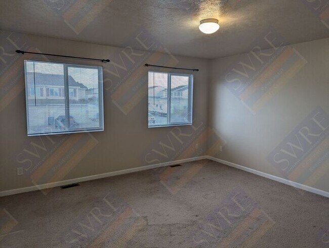 Building Photo - 3 Bedroom 2.5 Bath Townhouse