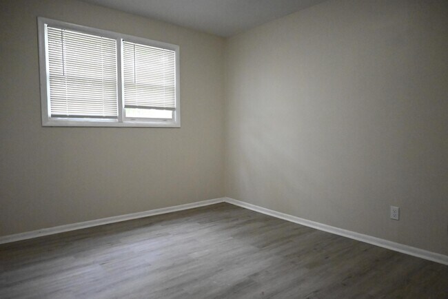 Building Photo - 148 Willow Ln