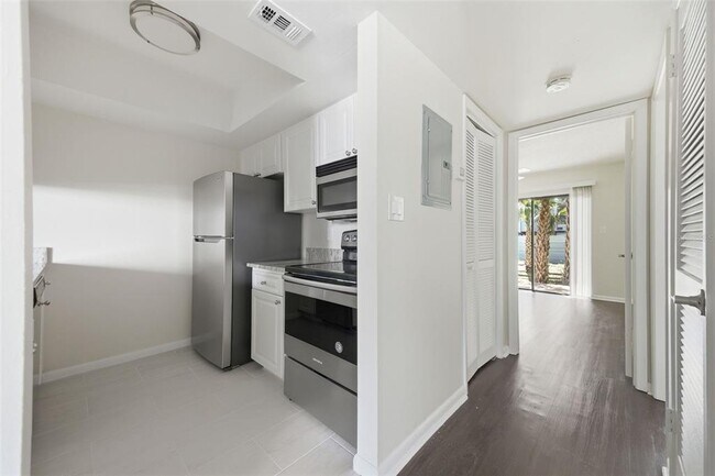 Building Photo - 3102 W Horatio St