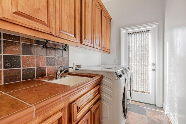 Building Photo - 1353 Perry Ct.