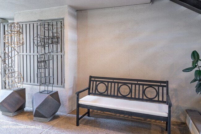 Building Photo - 2405 Roscomare Rd