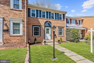 Building Photo - 1420 Deerfield Ln