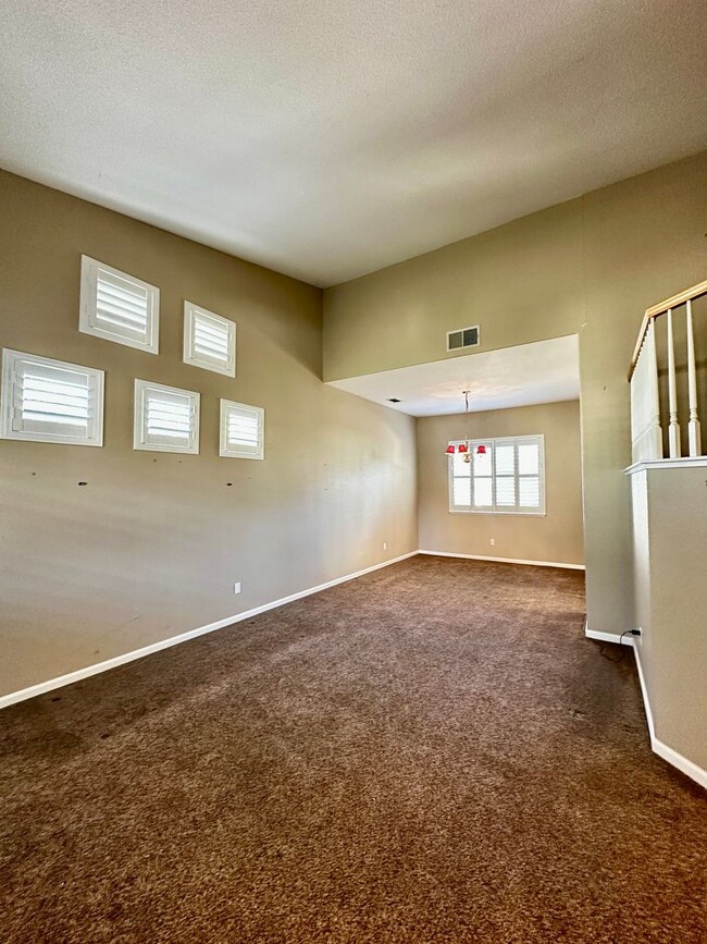 Building Photo - Beautiful 4-Bedroom Home in Mace Ranch