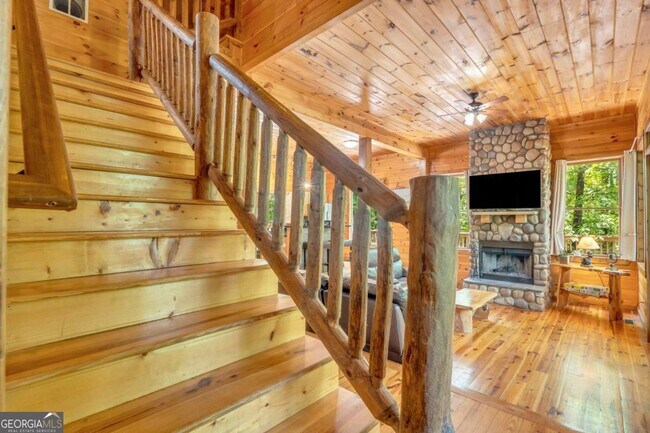 Building Photo - 417 Hickory Ridge Dr
