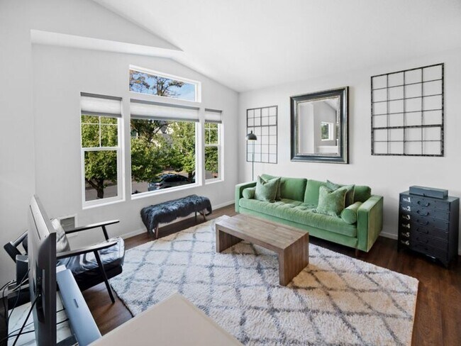 Building Photo - Desirable Kendall Yards Townhouse – Modern Living Near Downtown Spokane (Furnished)