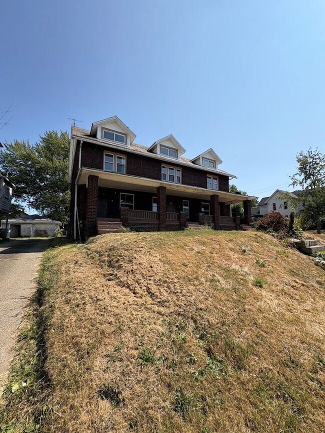 Primary Photo - 724 S Linden Ave