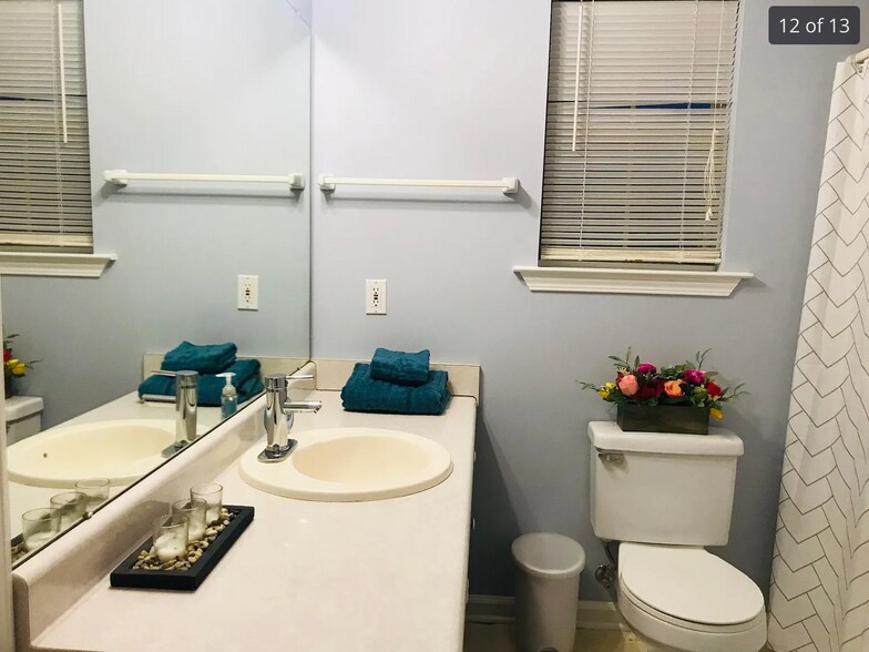 Building Photo - 117 Towne Park Dr W