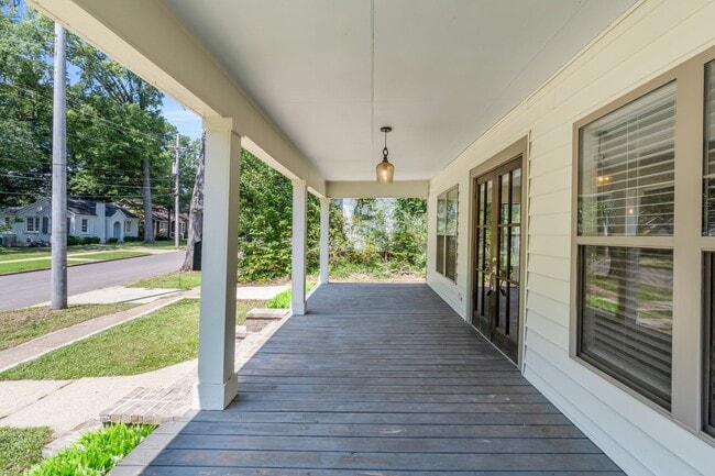 Building Photo - Renovated 3 Bedroom 3.5 Bath Home for Rent!