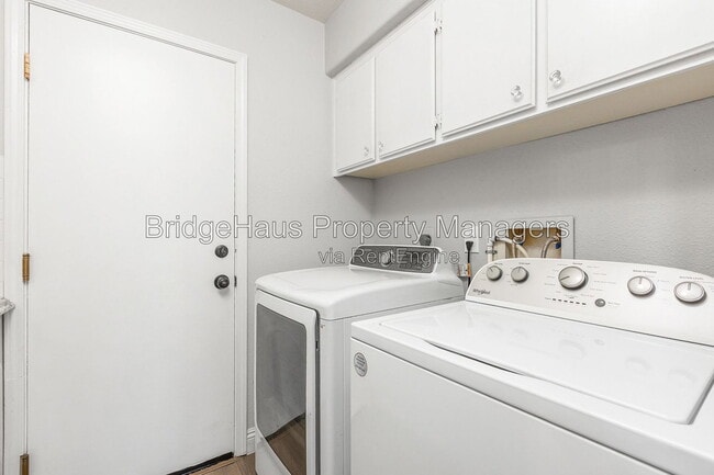 Building Photo - 953 Gallery Dr