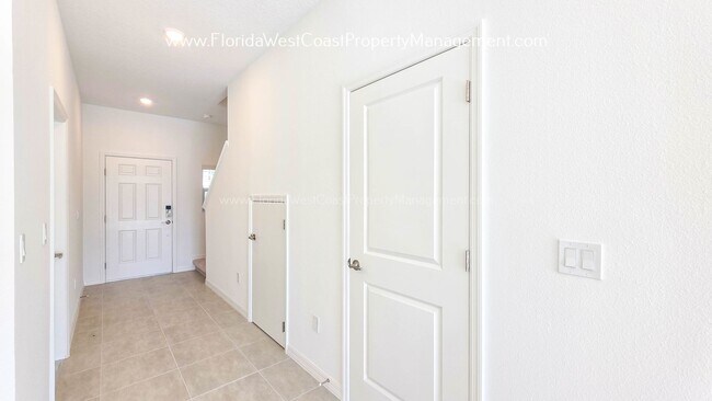 Building Photo - OUTSTANDING BRAND NEW TOWNHOME MOVE IN READY! AZARIO TOWNHOMES LWR !