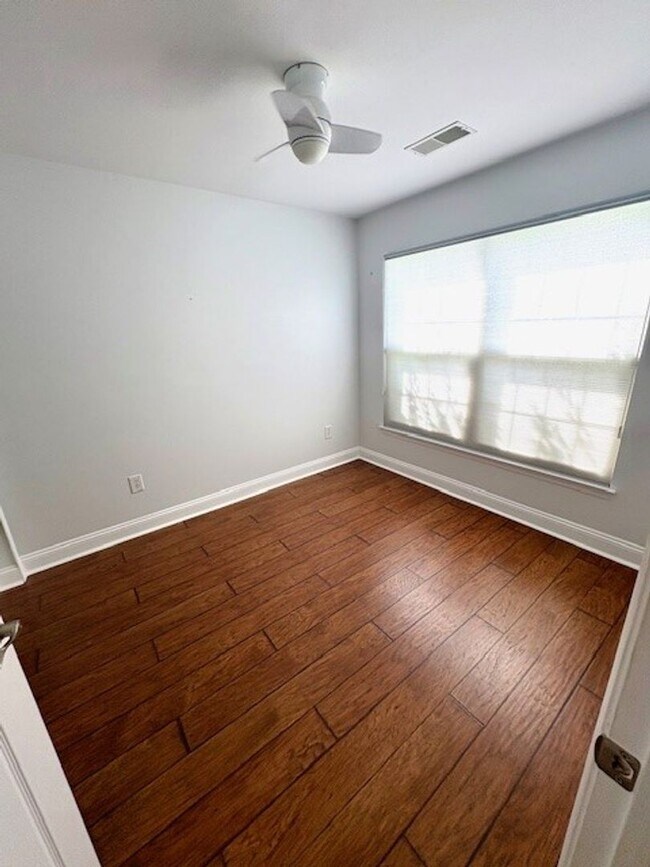 Building Photo - 1st Floor Annapolis 3 bed / 2 bath Condo