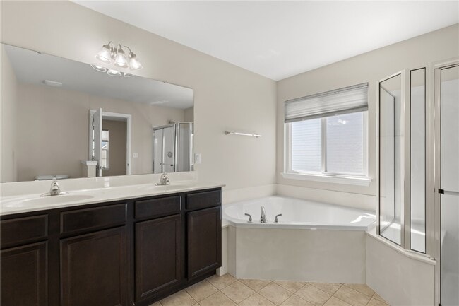 Building Photo - 184 Berry Manor Cir