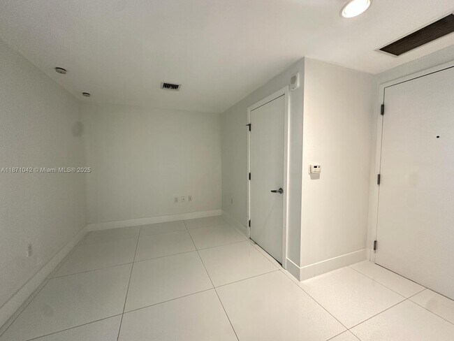 Building Photo - 16385 Biscayne Blvd