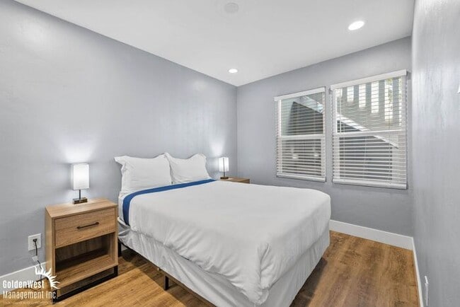 Building Photo - Upgraded 2Bdm 1Ba Upstairs Unit in North Park!