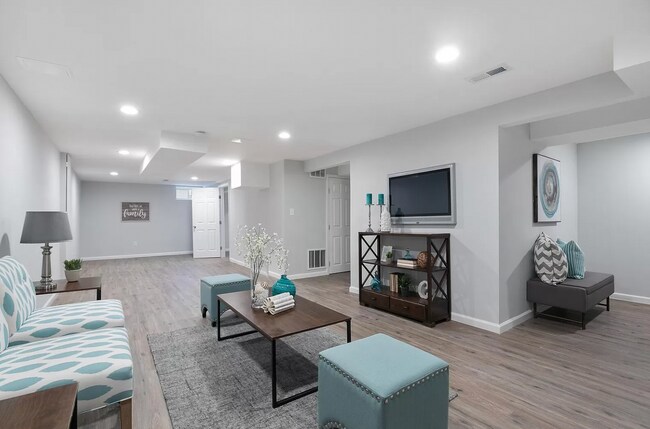 Building Photo - 622 Nancy Plz