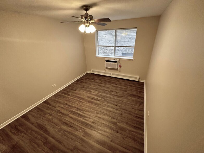 Building Photo - 7300 N Ridge Blvd