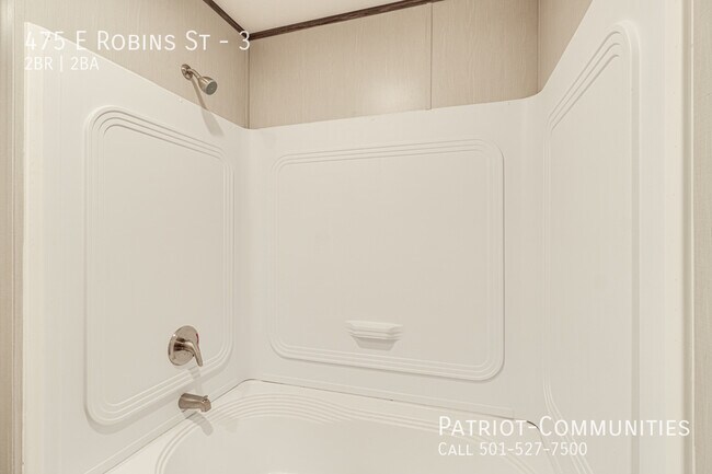 Building Photo - 475 E Robins St