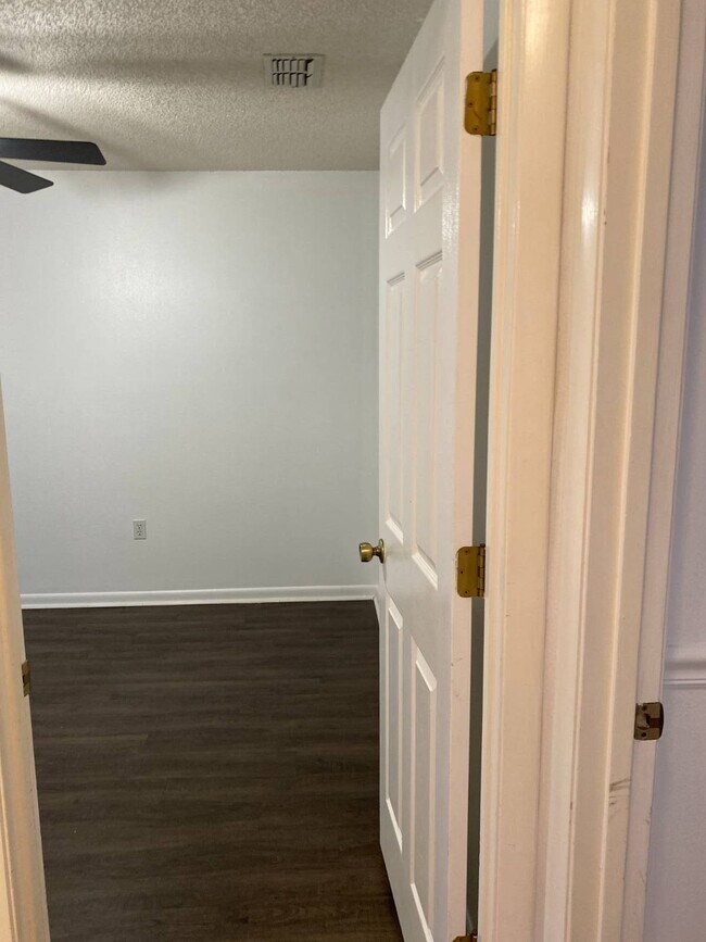 Building Photo - 5344 Elwood Rd